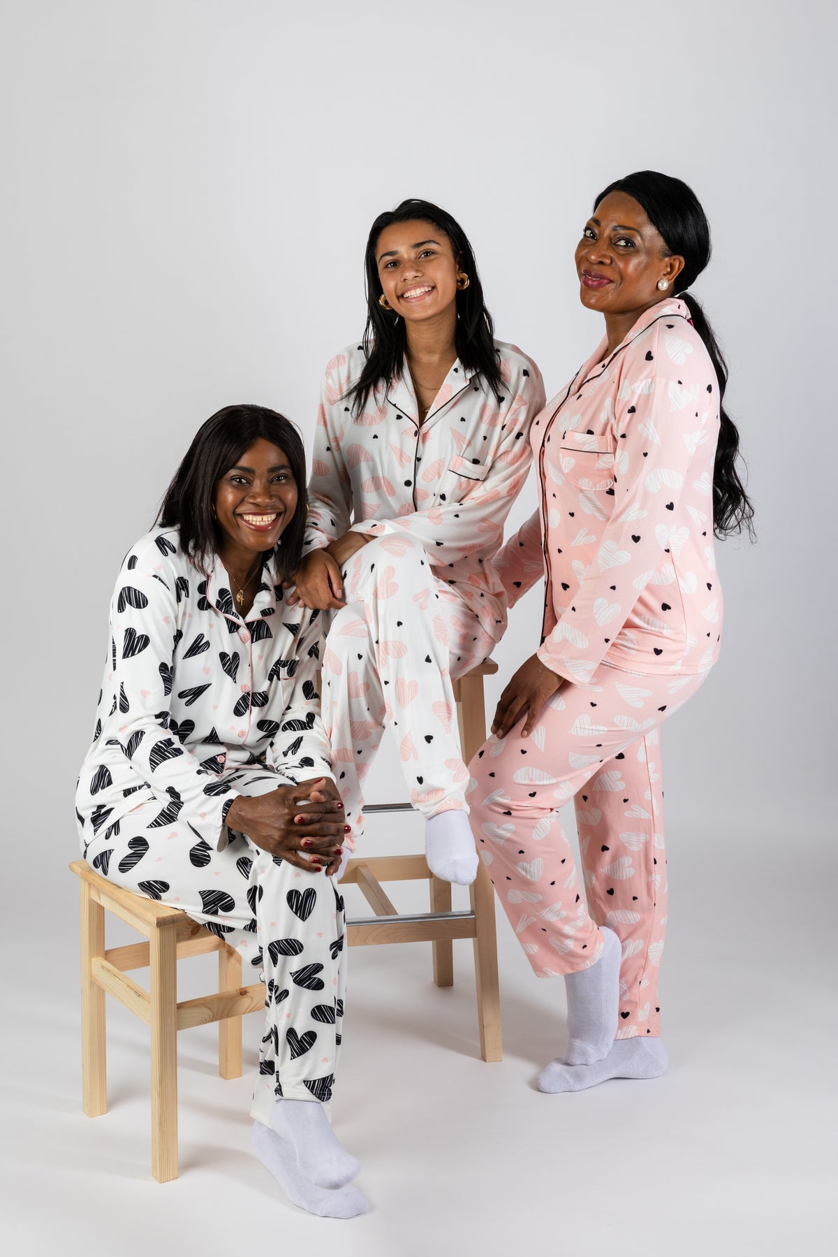 Pyjama coton souple femme style chic, ensemble haut manches longues et pantalon fluide pour la nui
