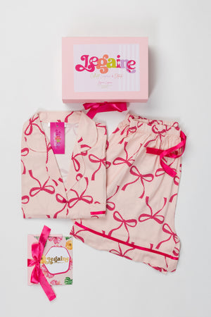 Coffret cadeau pyjama coton femme rose clair imprimé nœud avec boîte rose poudré.