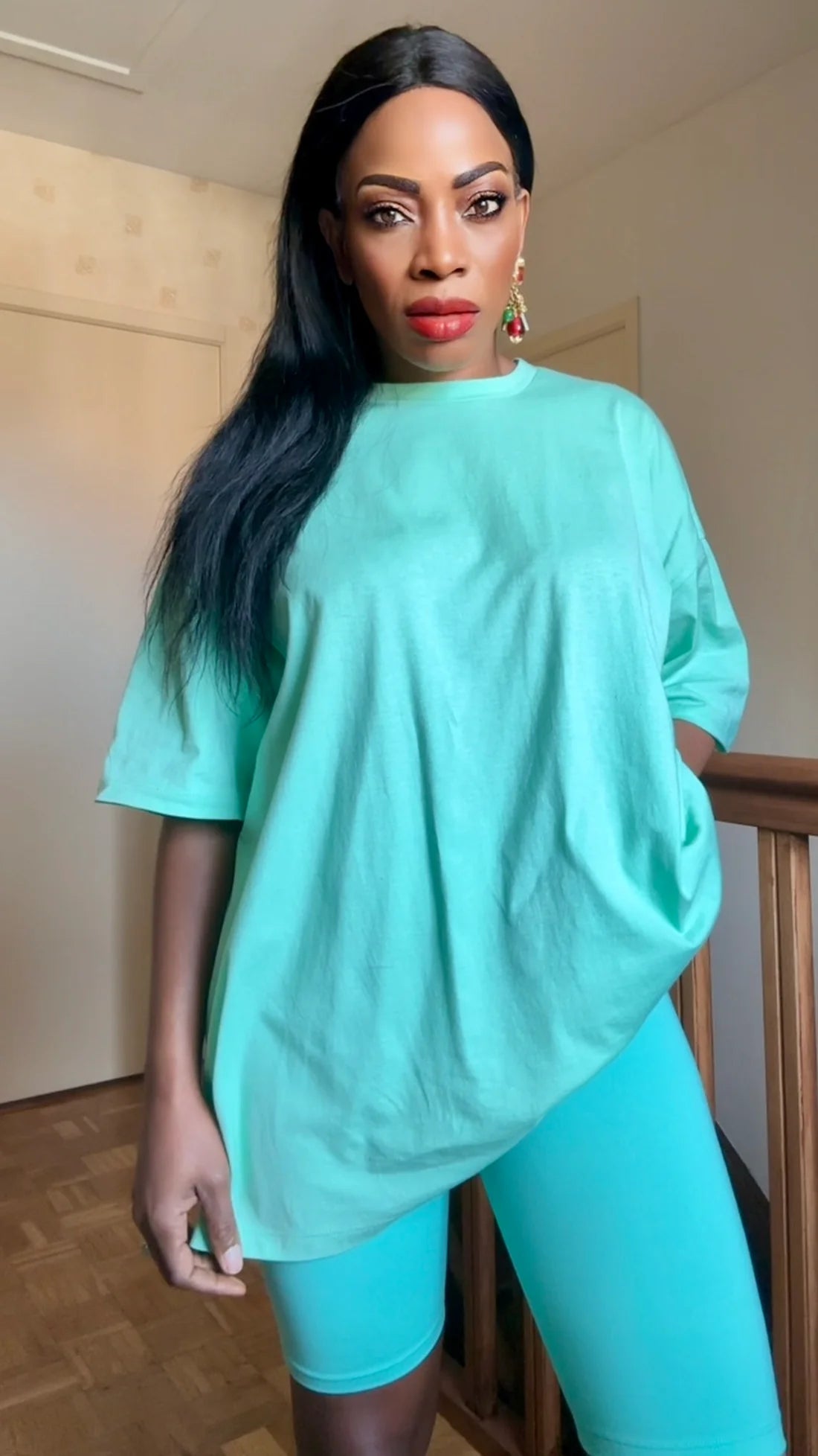 Ensemble assorti T-shirt Oversize et legging court