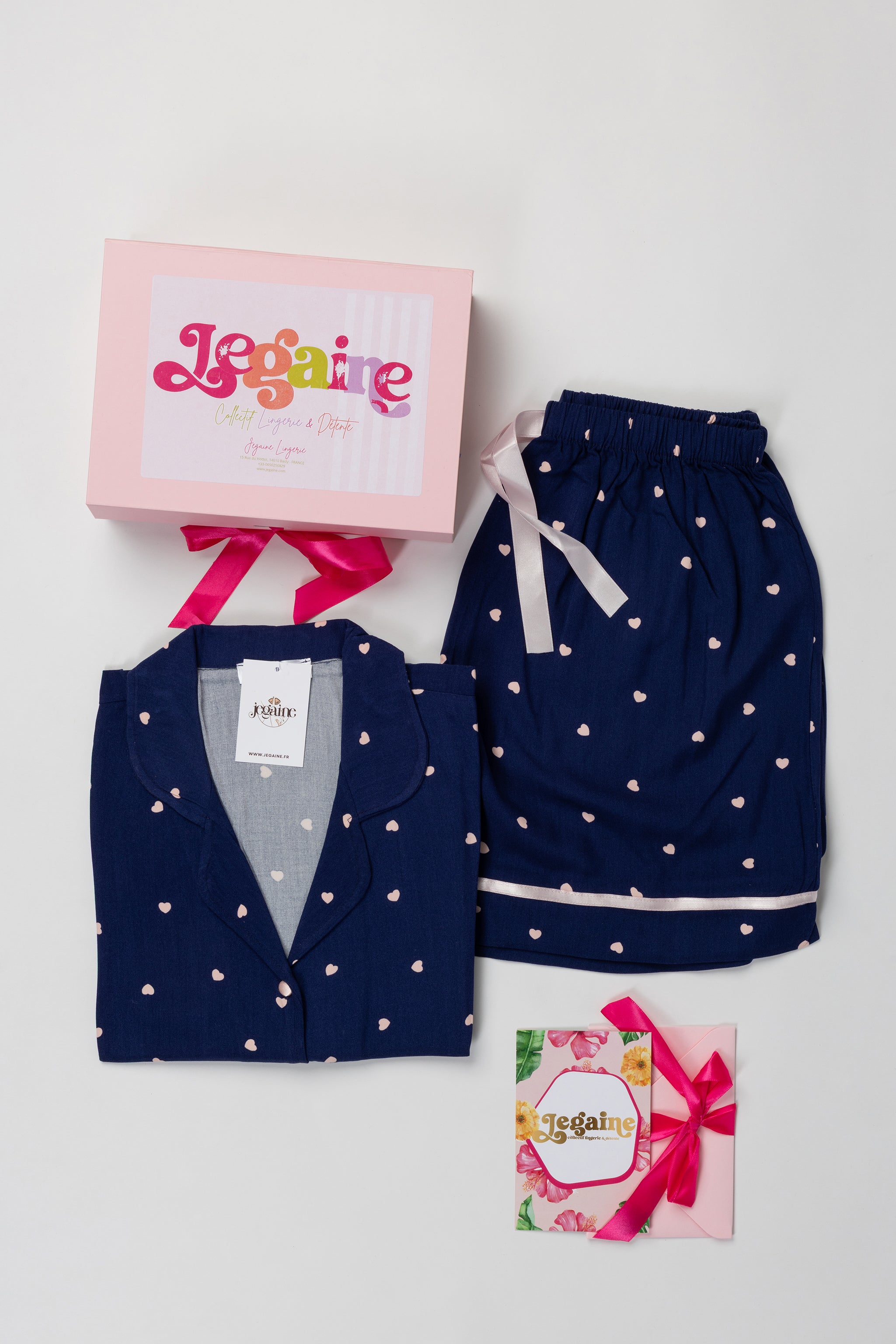 Coffret cadeau Jegaine pyjama femme bleu foncé avec accessoires bien-être et box rose