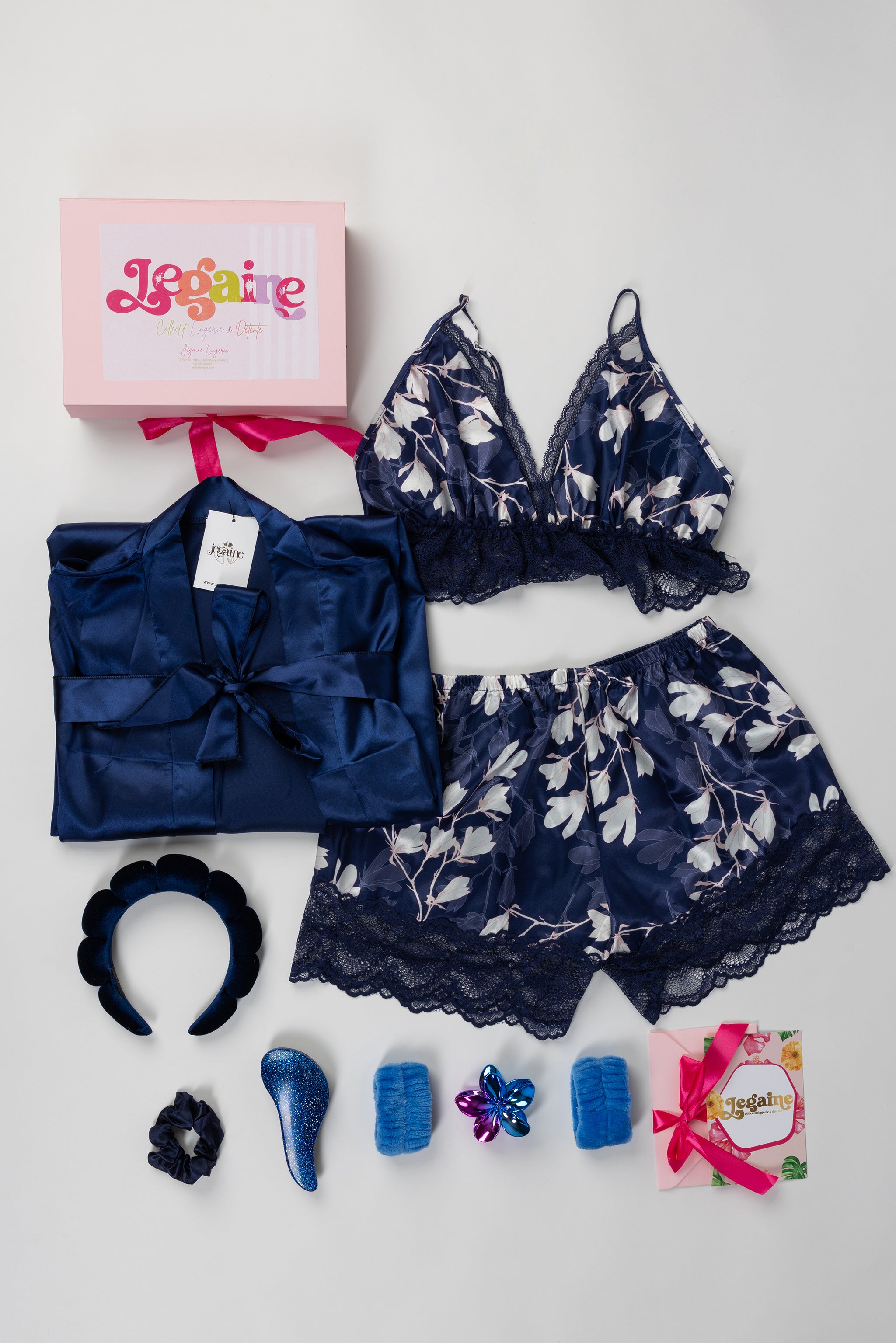 Coffret cadeau Jegaine pyjama femme bleu nuit imprimé avec accessoires cocooning