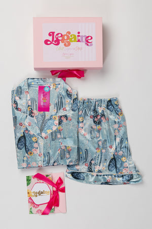Coffret cadeau pyjama femme bleu turquoise imprimé floral avec boîte rose poudré.