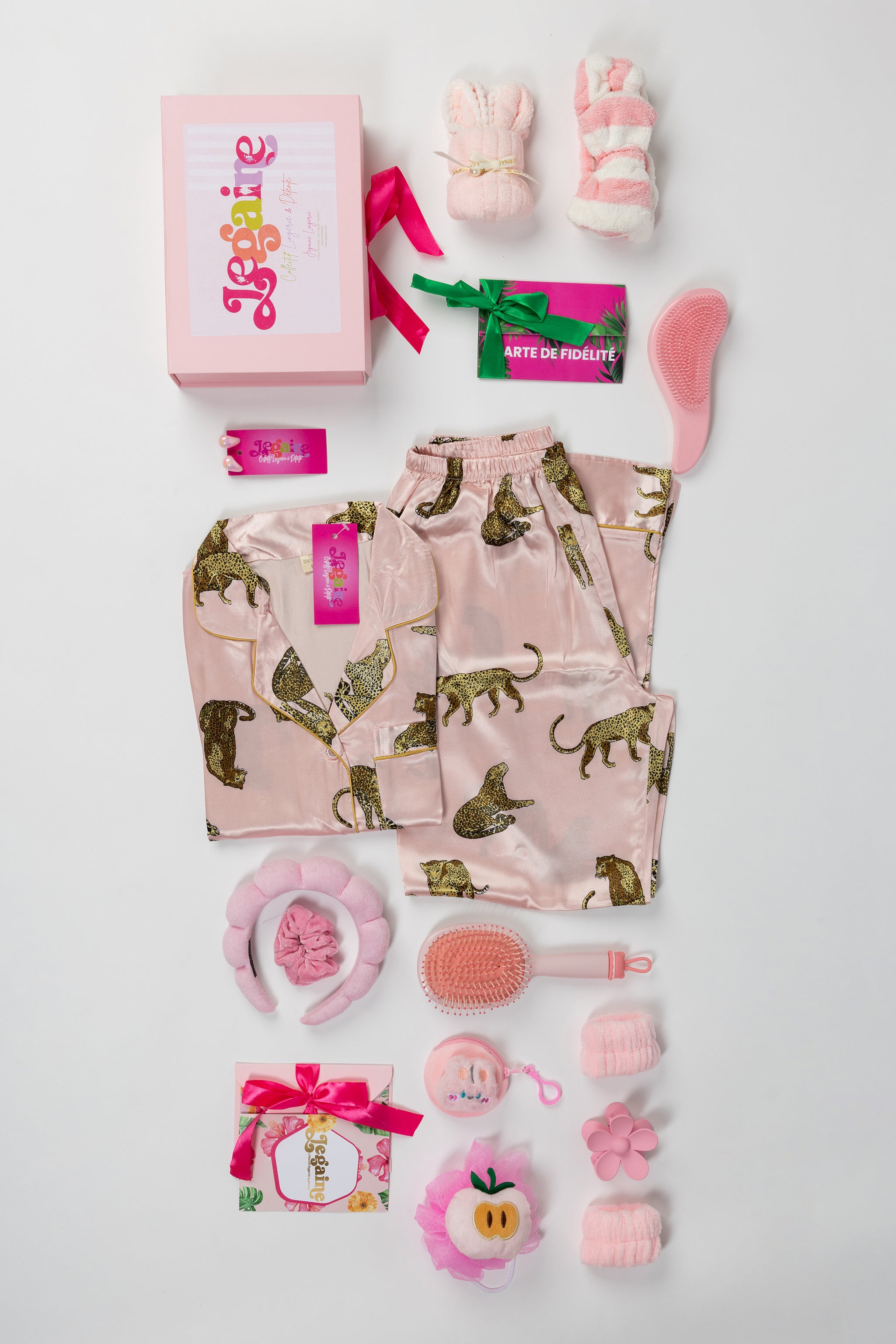 Coffret Jegaine pyjama femme fleuri avec accessoires détente et box cadeau élégante