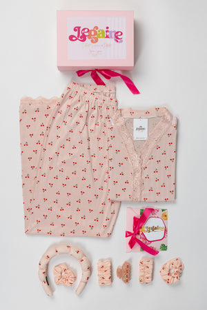 Coffret pyjama Jegaine femme imprimé cœurs avec accessoires cocooning et boîte cadeau rose