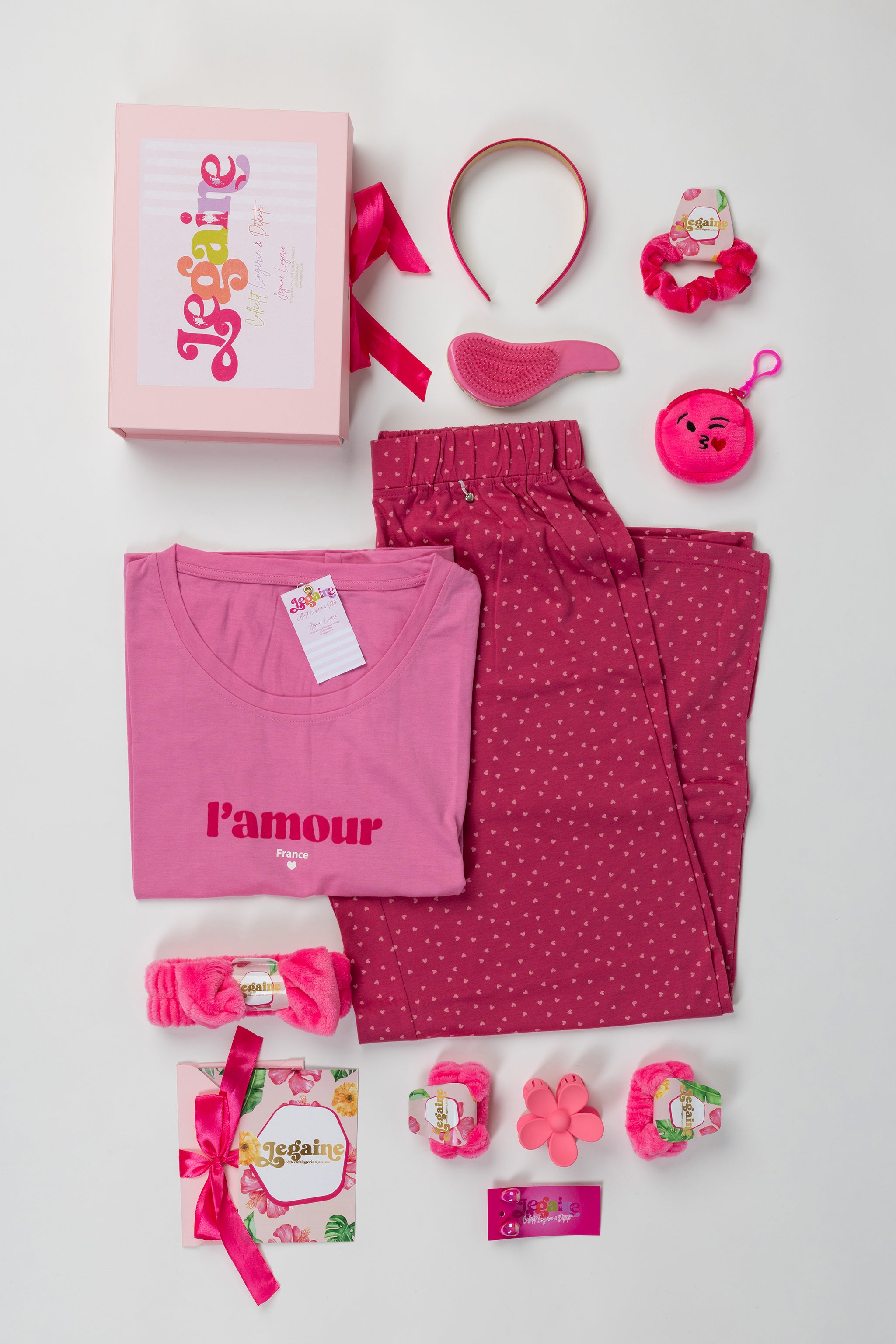 Coffret pyjama Jegaine femme rose fuchsia avec accessoires beauté et bien-être