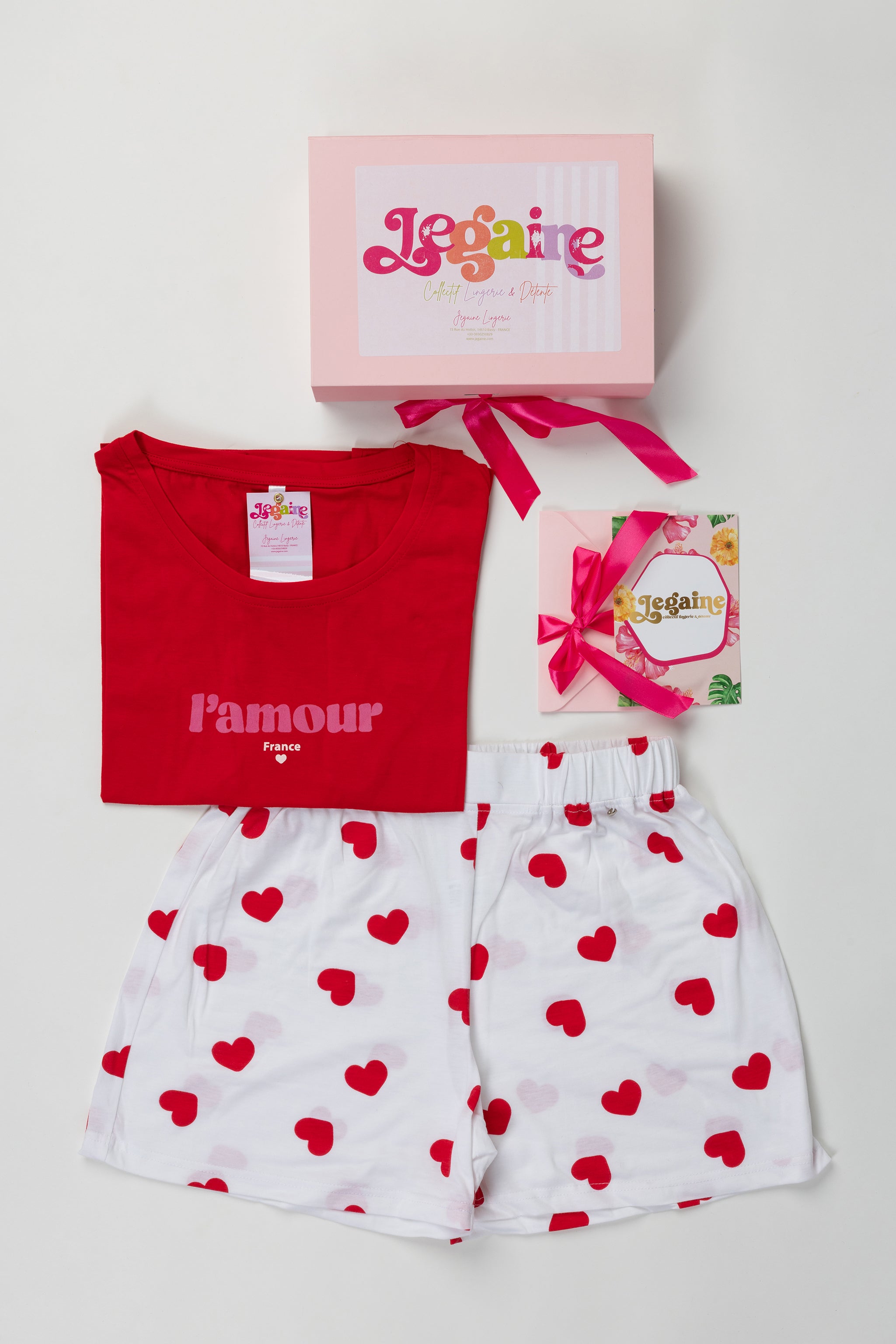 Coffret Jegaine pyjama femme rouge élégant avec accessoires bien-être en boîte rose