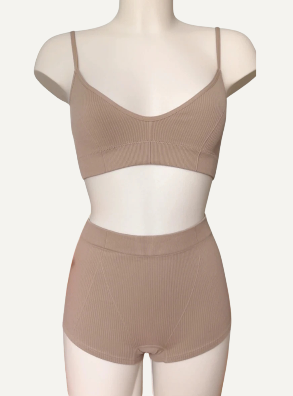 Ensemble brassière fines bretelles avec short taille haute