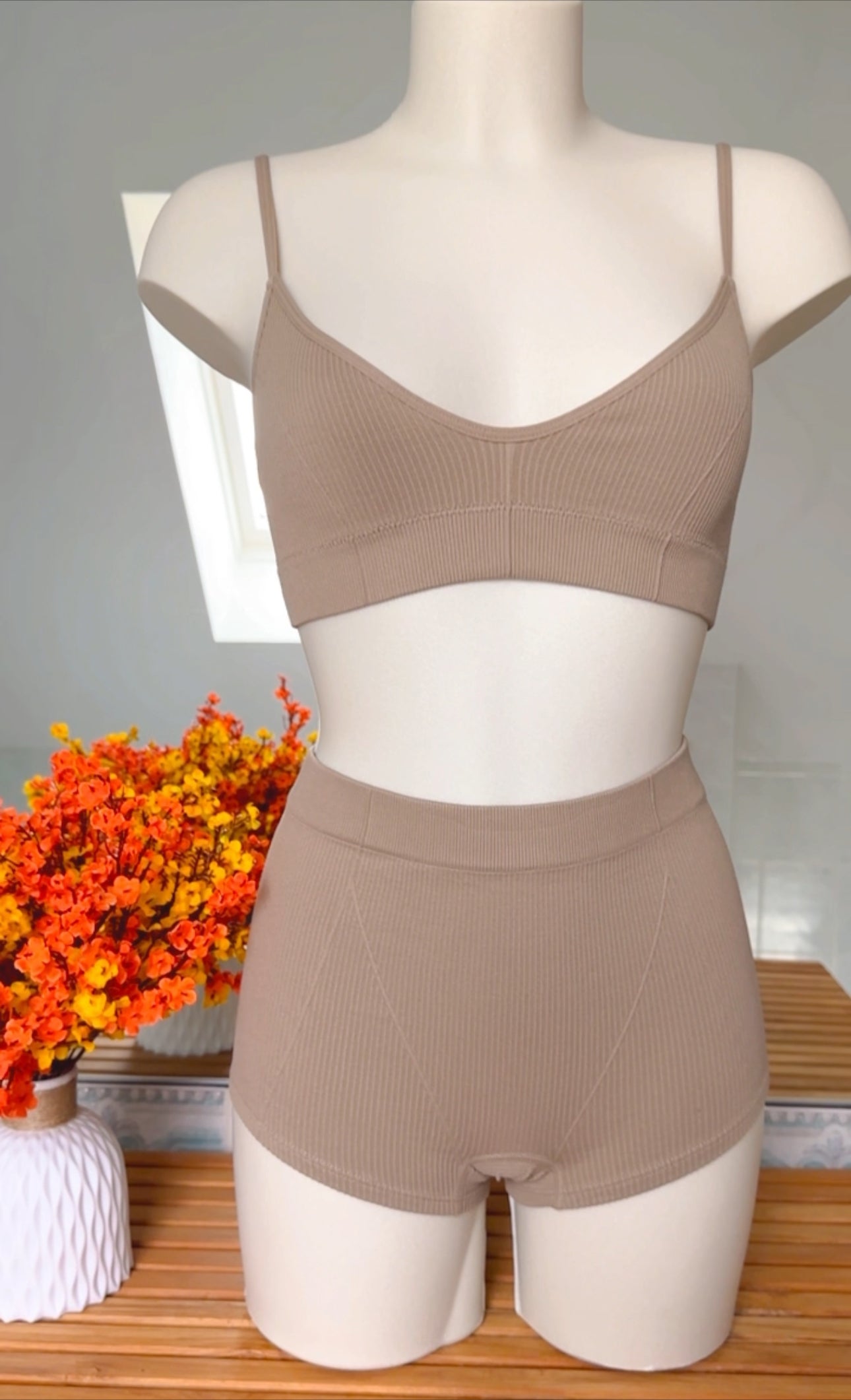 Ensemble brassière fines bretelles avec short taille haute