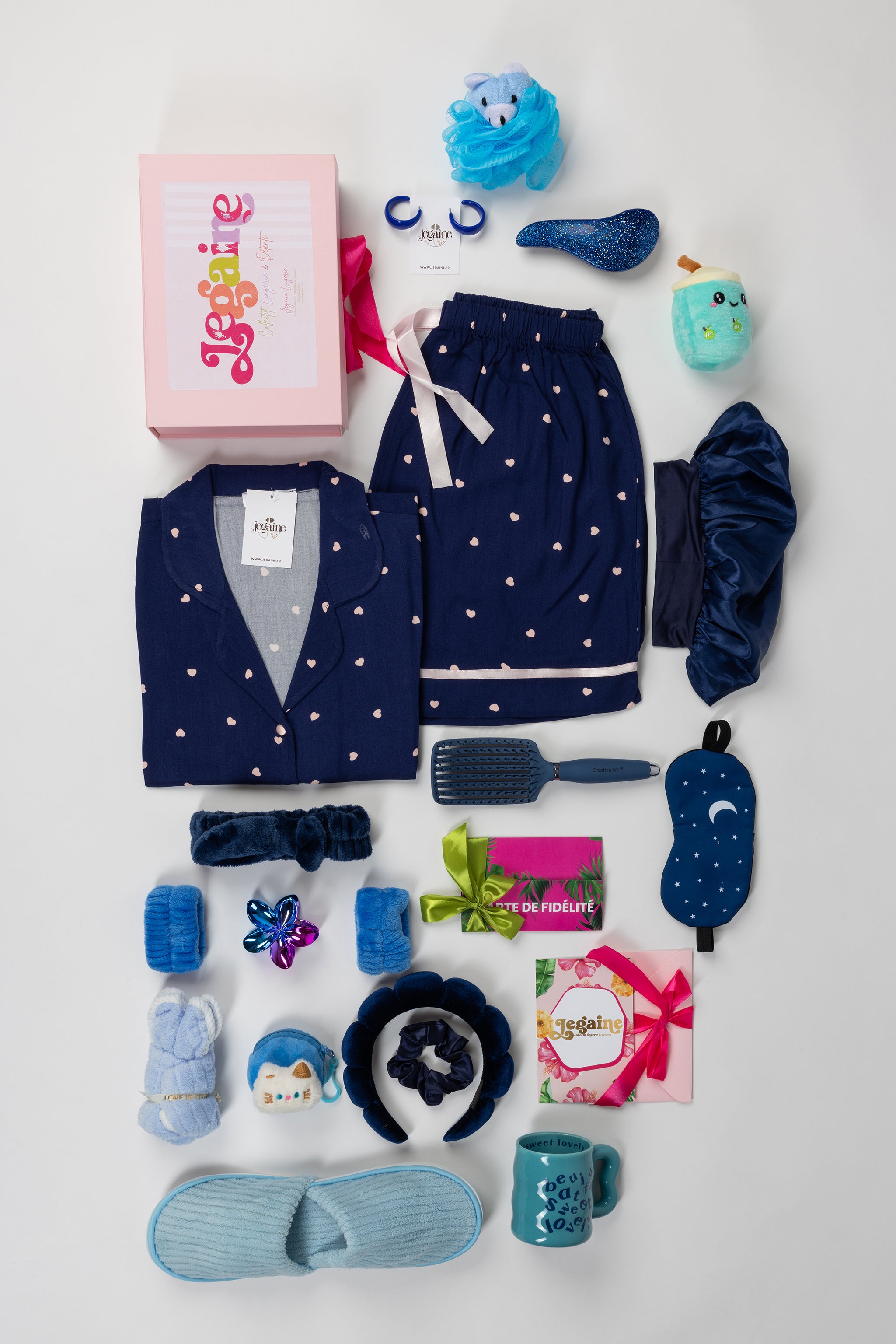 Coffret cadeau Jegaine pyjama femme bleu marine satiné avec accessoires détente