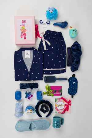 Coffret cadeau Jegaine pyjama femme bleu marine satiné avec accessoires détente