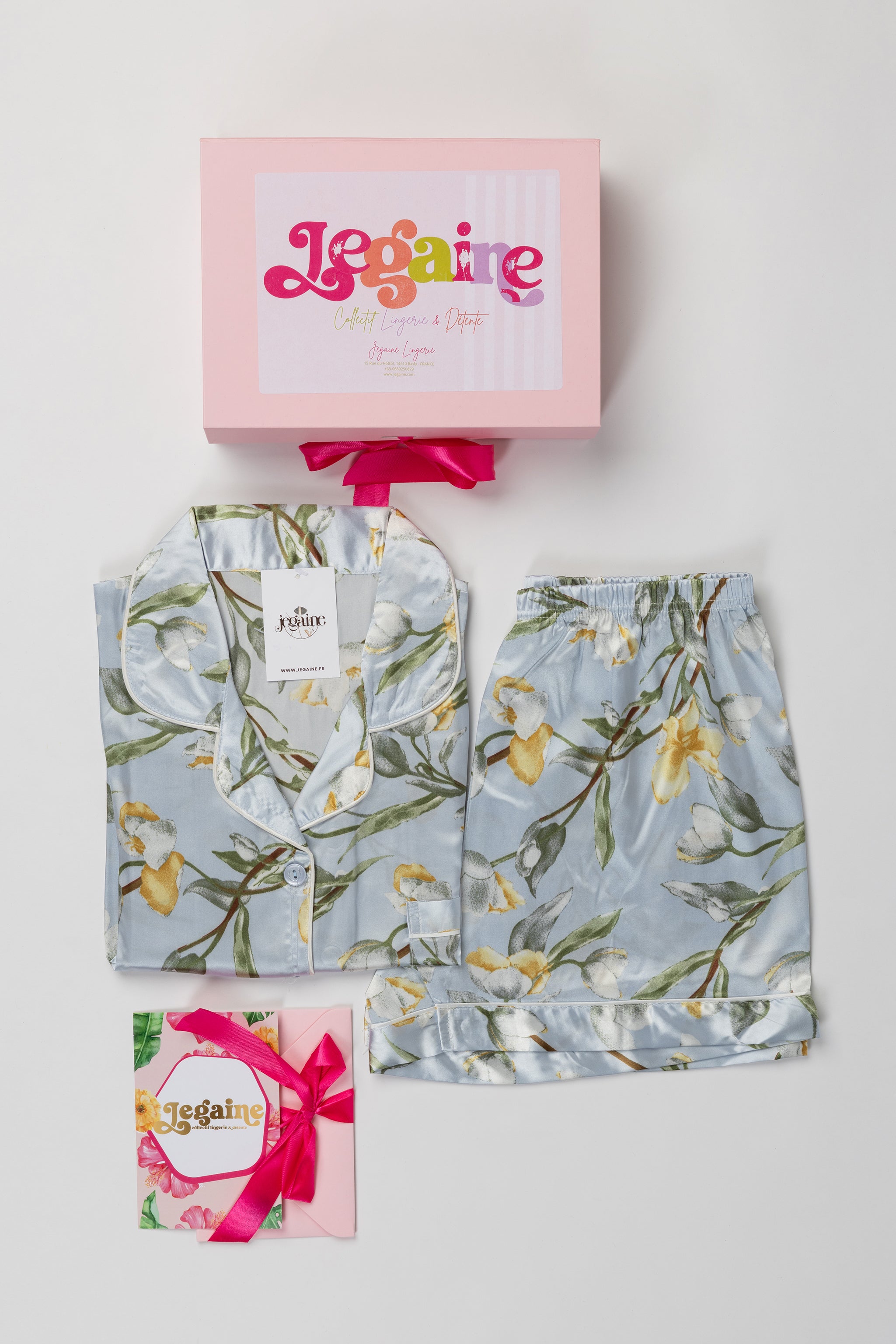 Box Jegaine pyjama femme fleuri avec accessoires cocooning en boîte rose